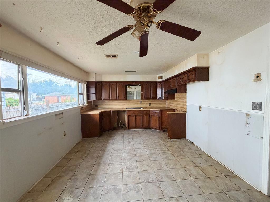 400 E Wade Street Property Photo 7