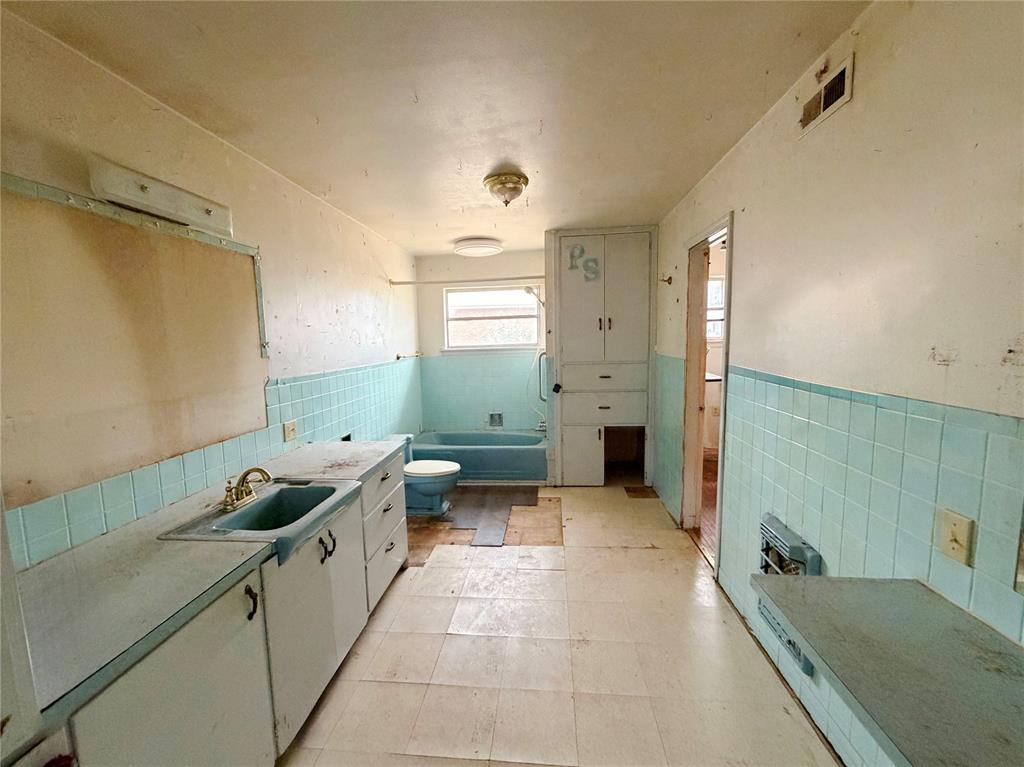 400 E Wade Street Property Photo 12