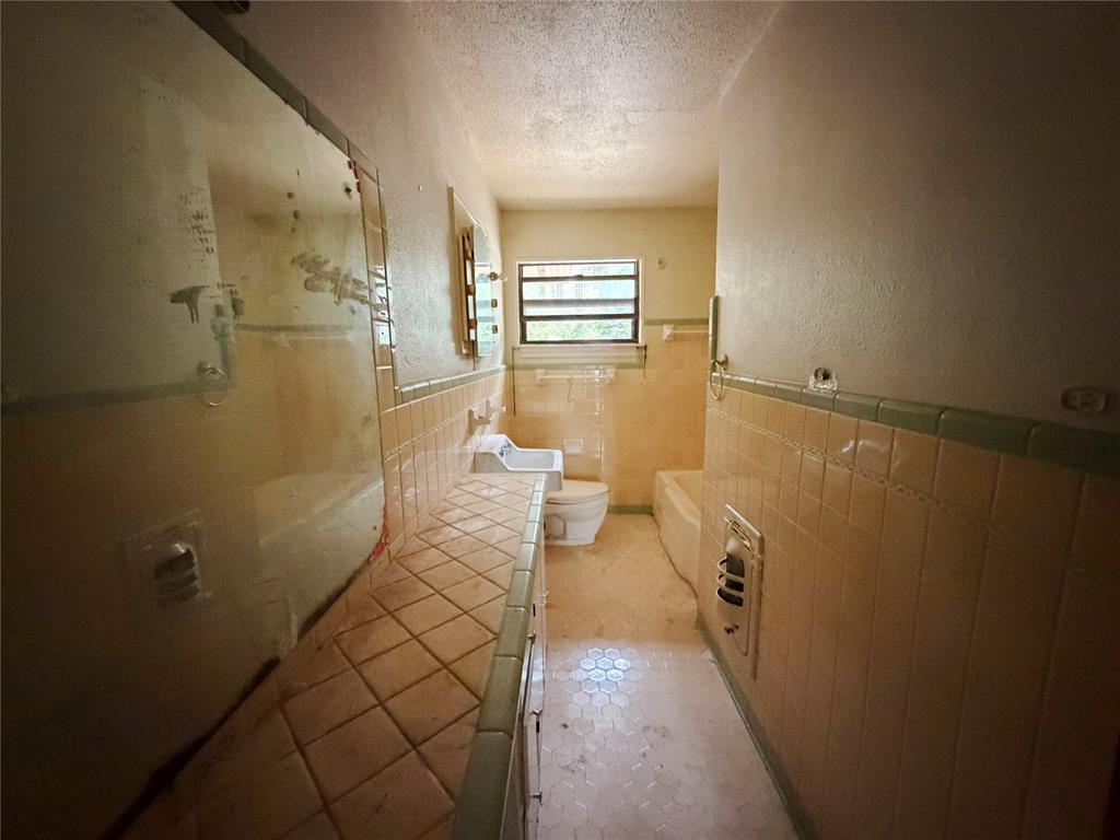 400 E Wade Street Property Photo 13