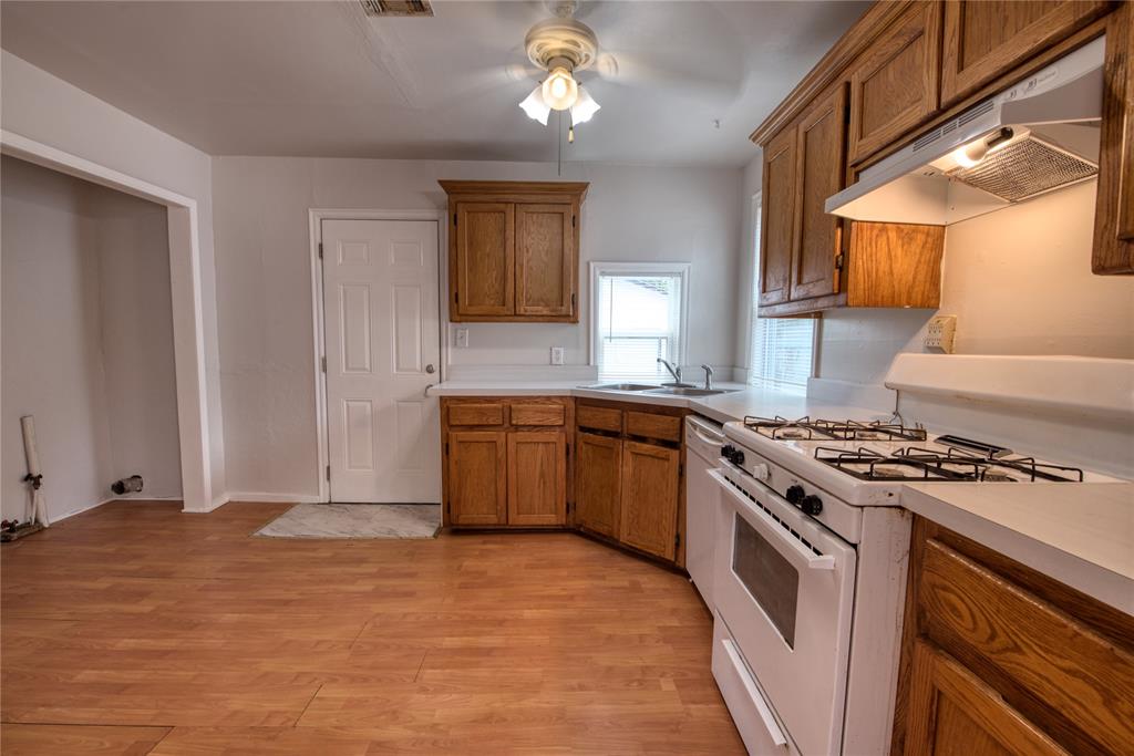 414 Reed Place Property Photo 3