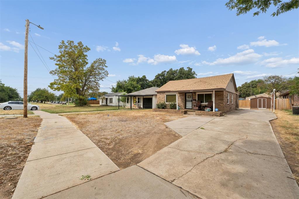 1143 Ne Grand Boulevard Property Photo 2