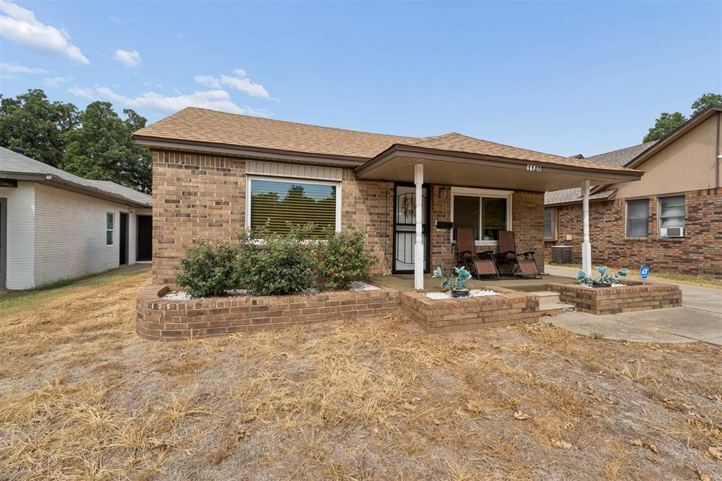 1143 Ne Grand Boulevard Property Photo 3