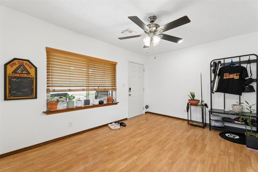 1143 Ne Grand Boulevard Property Photo 6