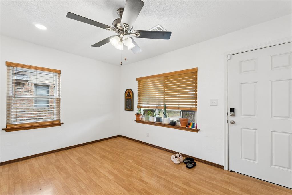 1143 Ne Grand Boulevard Property Photo 9