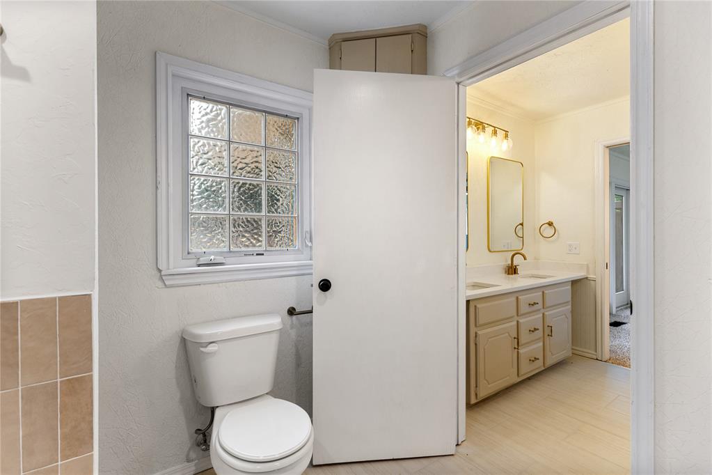 627 N Park Avenue Property Photo 24