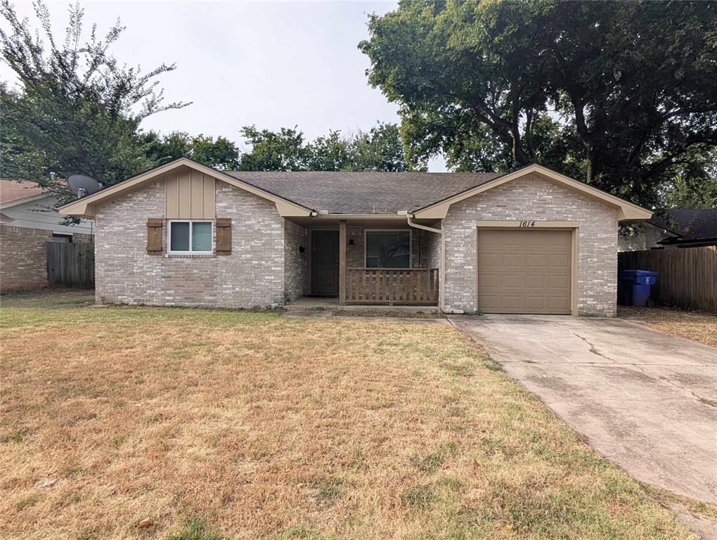 1614 Surrey Drive Property Photo 1