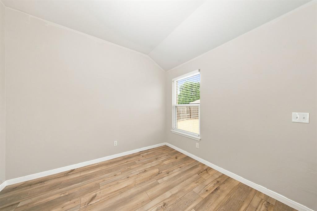 920 Nw 3rd Street Property Photo 11