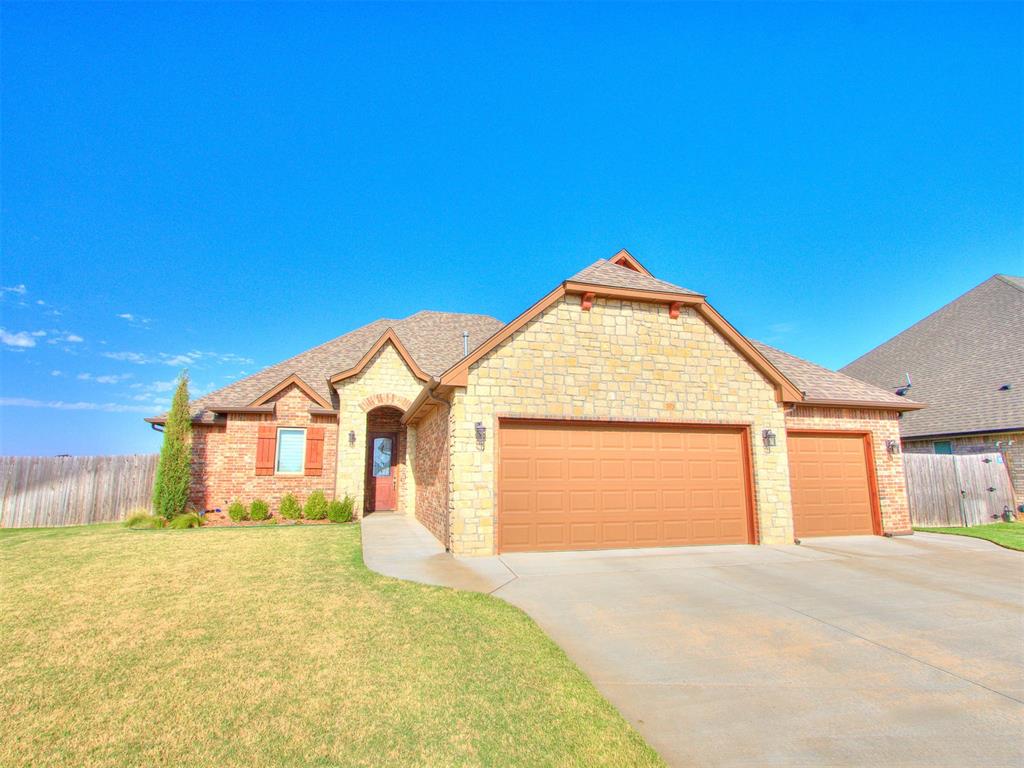 401 Carlow Way Property Photo 3