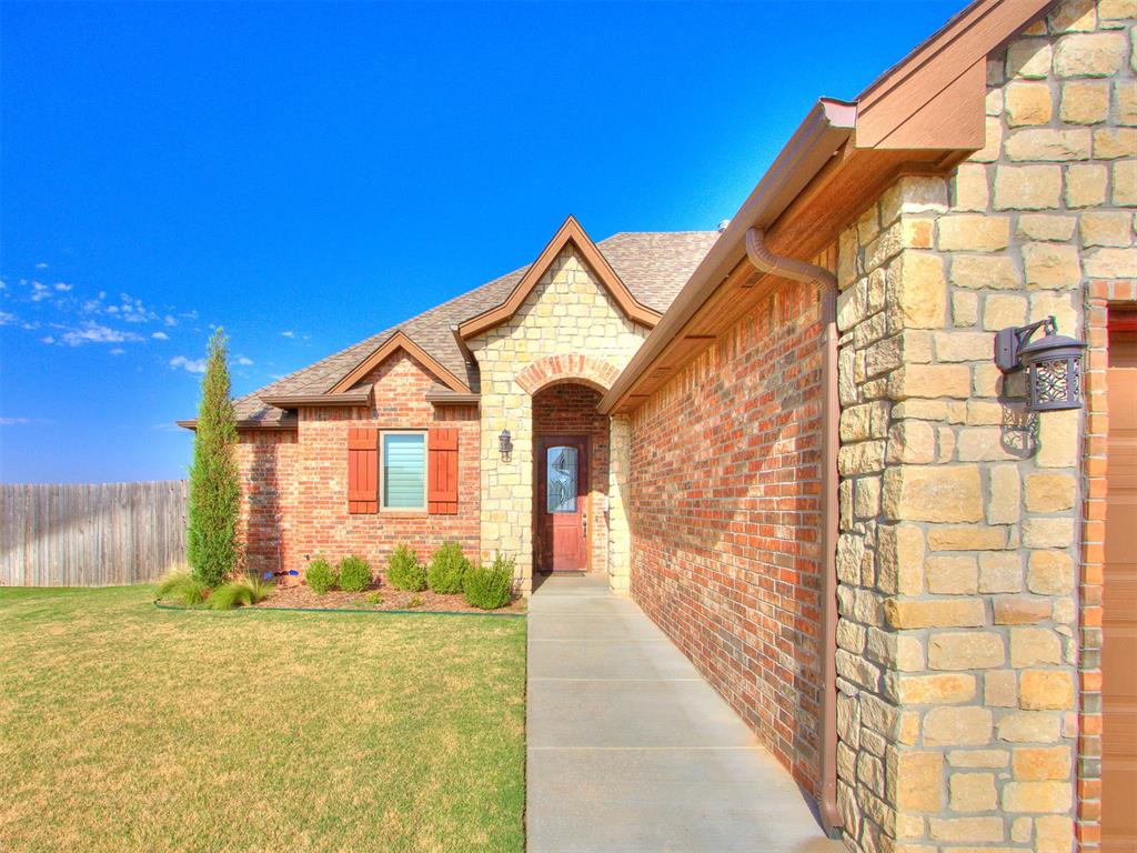 401 Carlow Way Property Photo 4