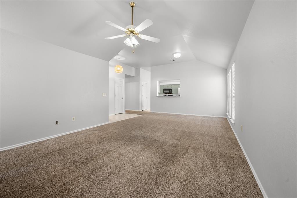 2429 Glen Oaks Drive Property Photo 3