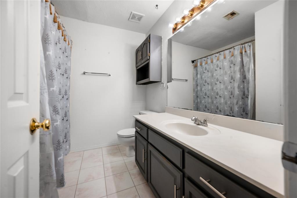2429 Glen Oaks Drive Property Photo 8