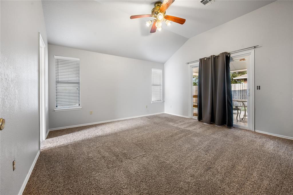 2429 Glen Oaks Drive Property Photo 11