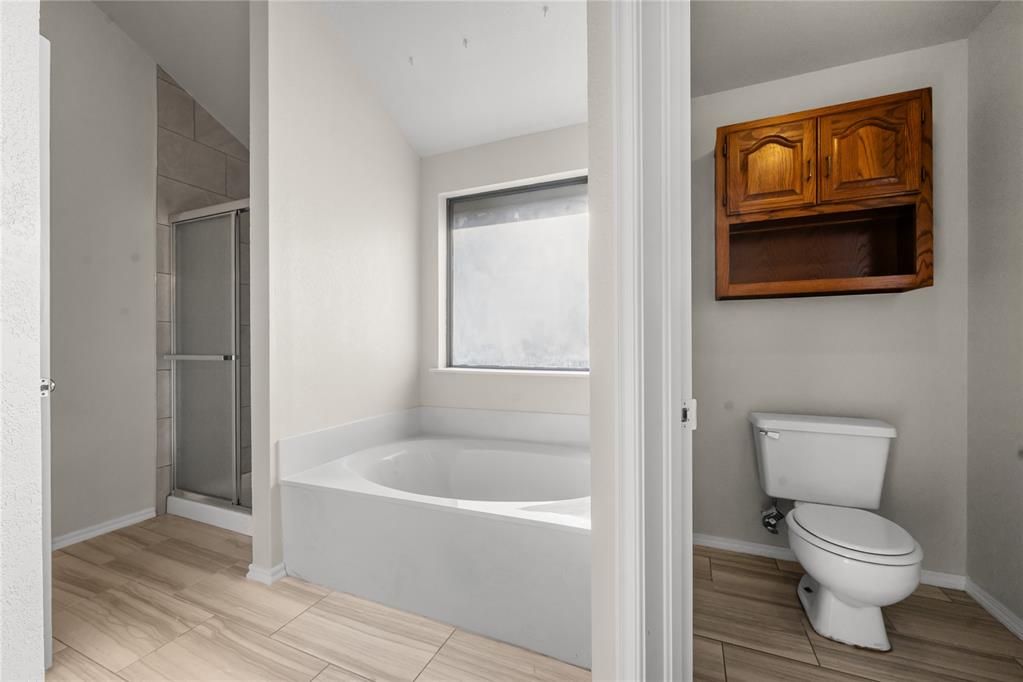 2429 Glen Oaks Drive Property Photo 13