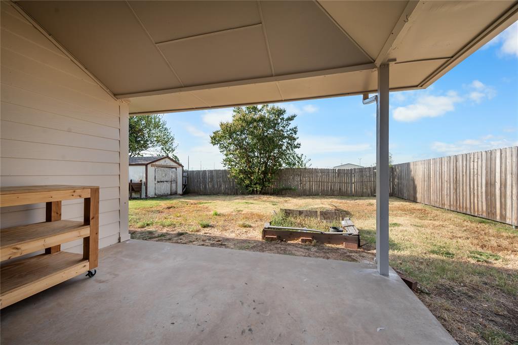 2429 Glen Oaks Drive Property Photo 15