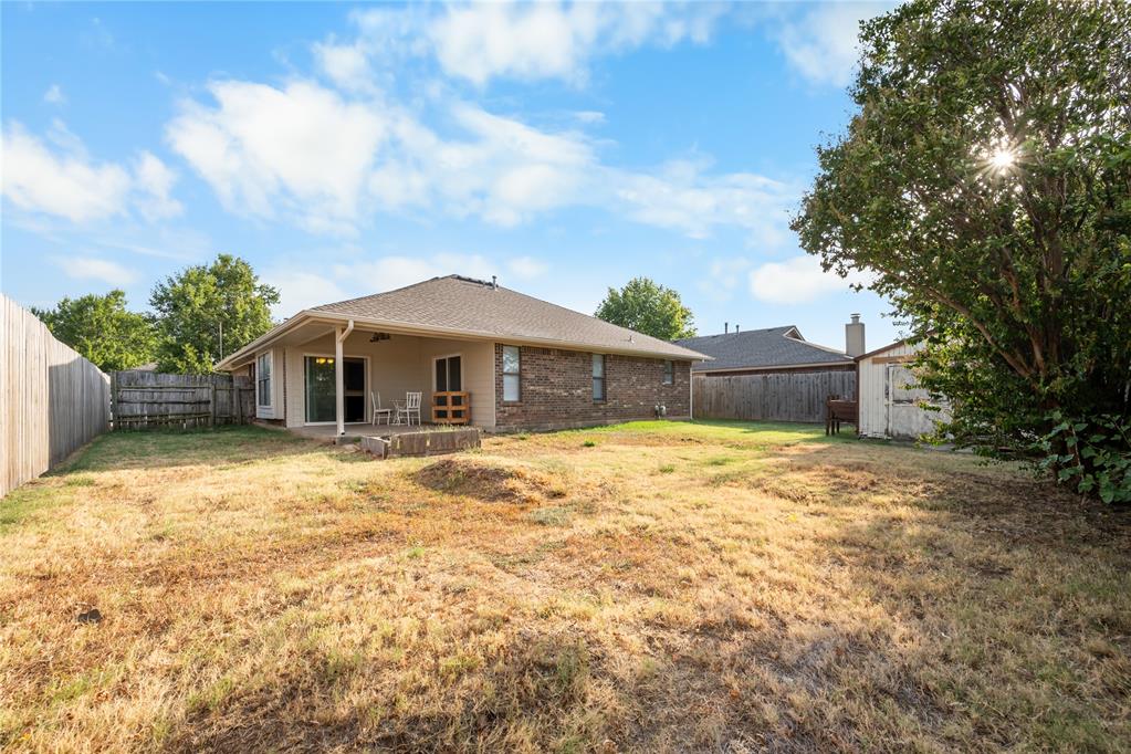 2429 Glen Oaks Drive Property Photo 16