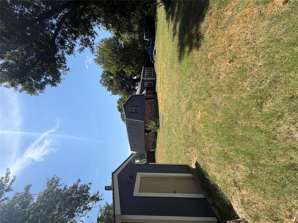 237 E Mohr Lane Property Photo 4