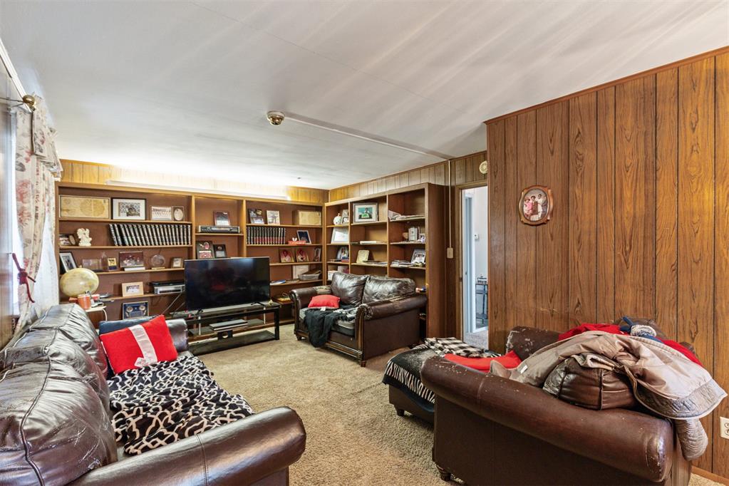 3112 Center Street Property Photo 5