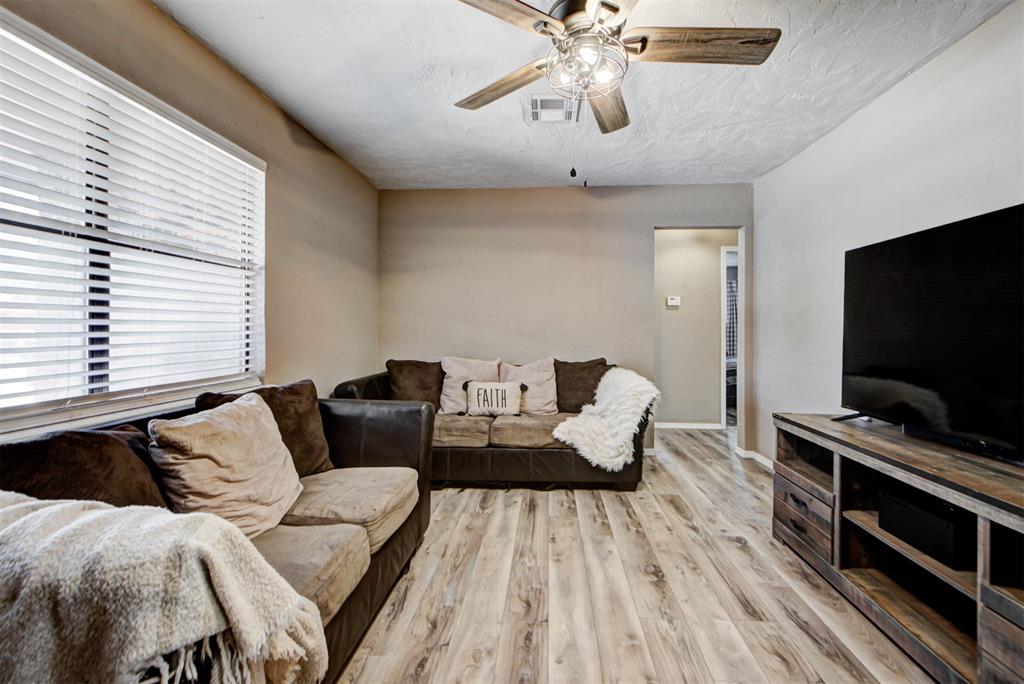 1038 W Griggs Way Property Photo 8