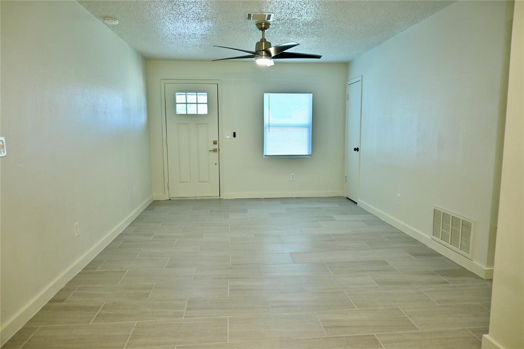 4709 S East Ave Street Property Photo 9