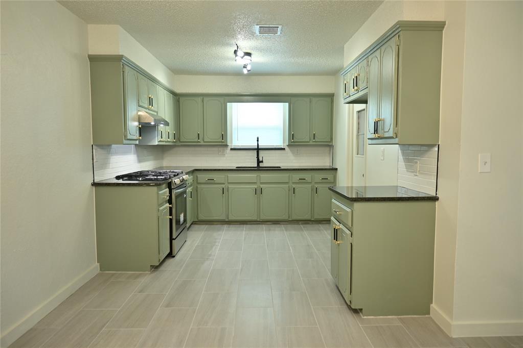 4709 S East Ave Street Property Photo 12