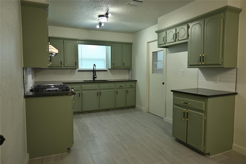 4709 S East Ave Street Property Photo 13
