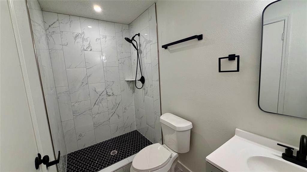 4709 S East Ave Street Property Photo 15