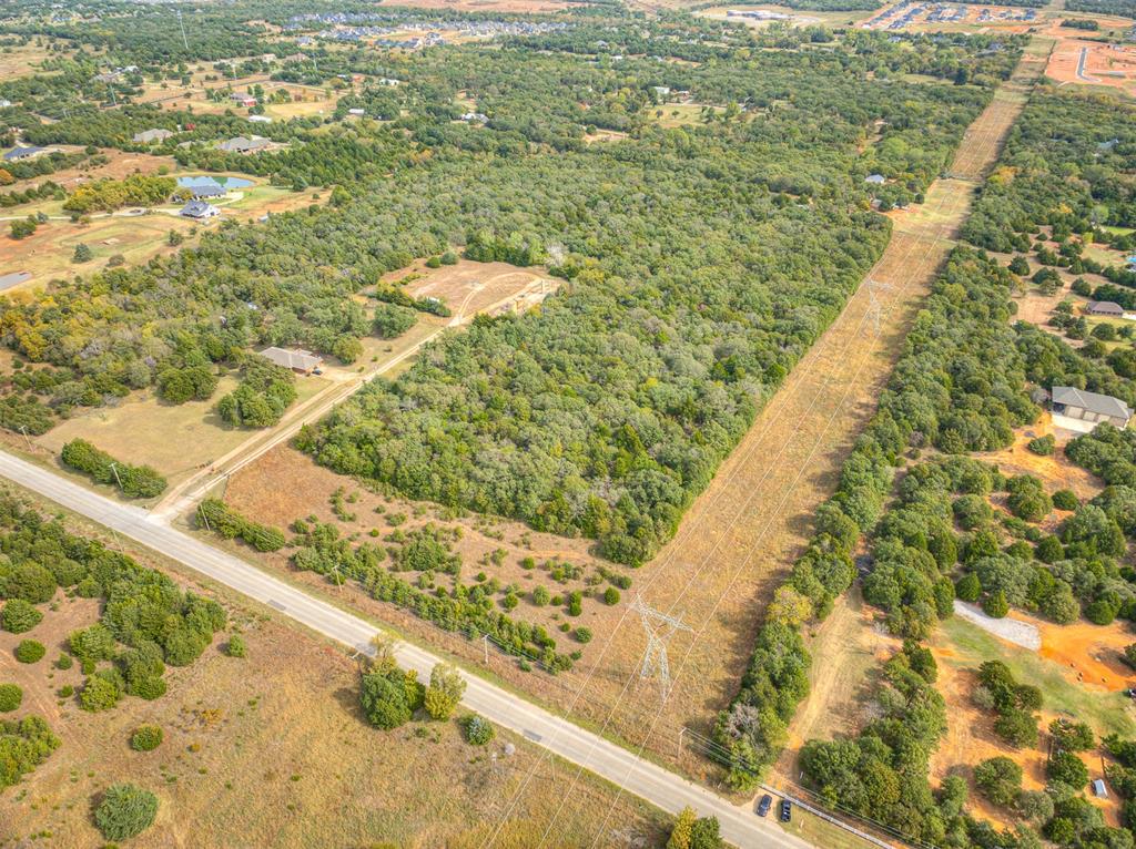 Five Oaks Circle Property Photo 3