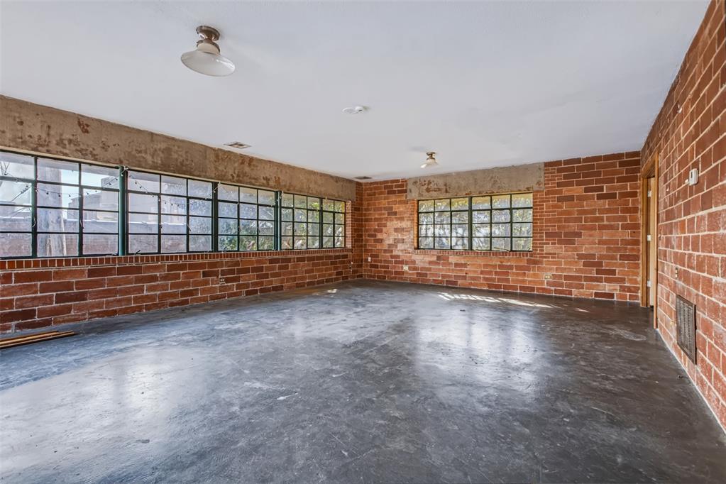 1111 N Hudson Avenue Property Photo 8
