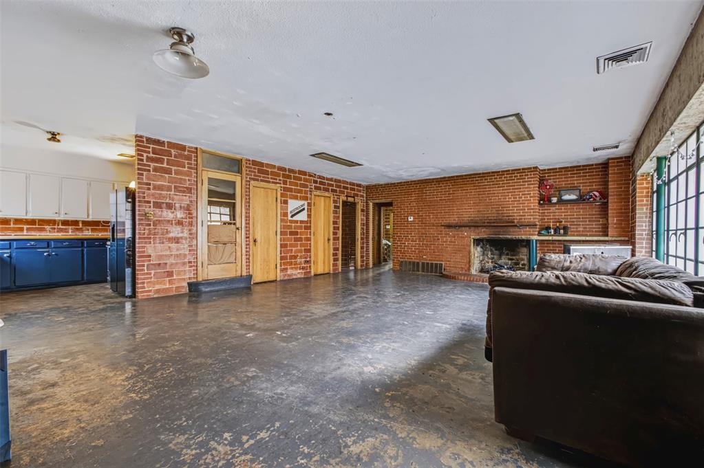 1111 N Hudson Avenue Property Photo 9