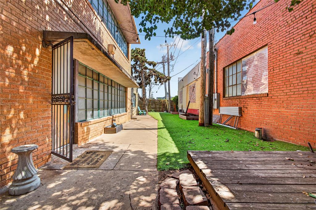1111 N Hudson Avenue Property Photo 12