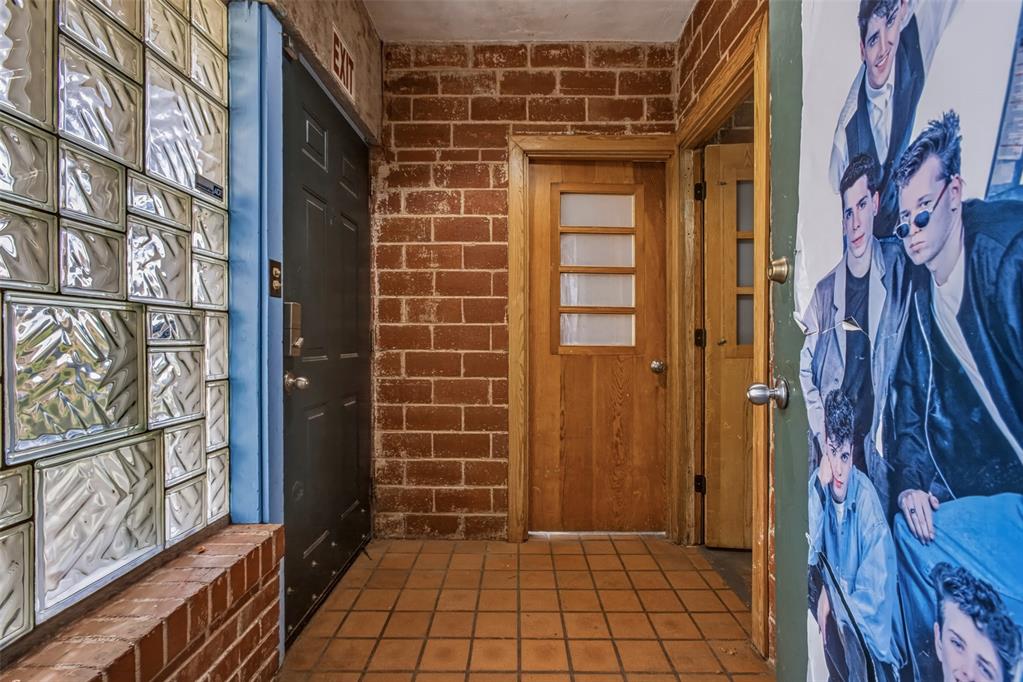 1111 N Hudson Avenue Property Photo 16