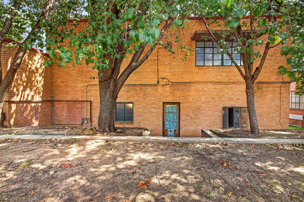 1111 N Hudson Avenue Property Photo 17