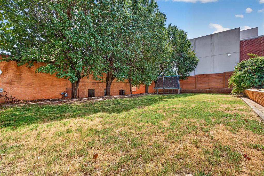 1111 N Hudson Avenue Property Photo 18