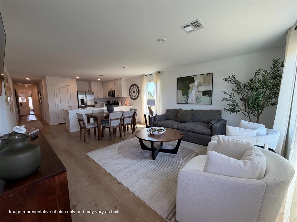 920160 Wallace Avenue Property Photo 2