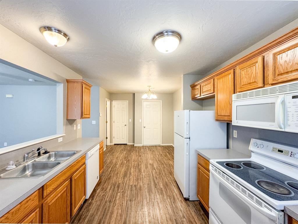 839 Rambling Oaks Drive Property Photo 9