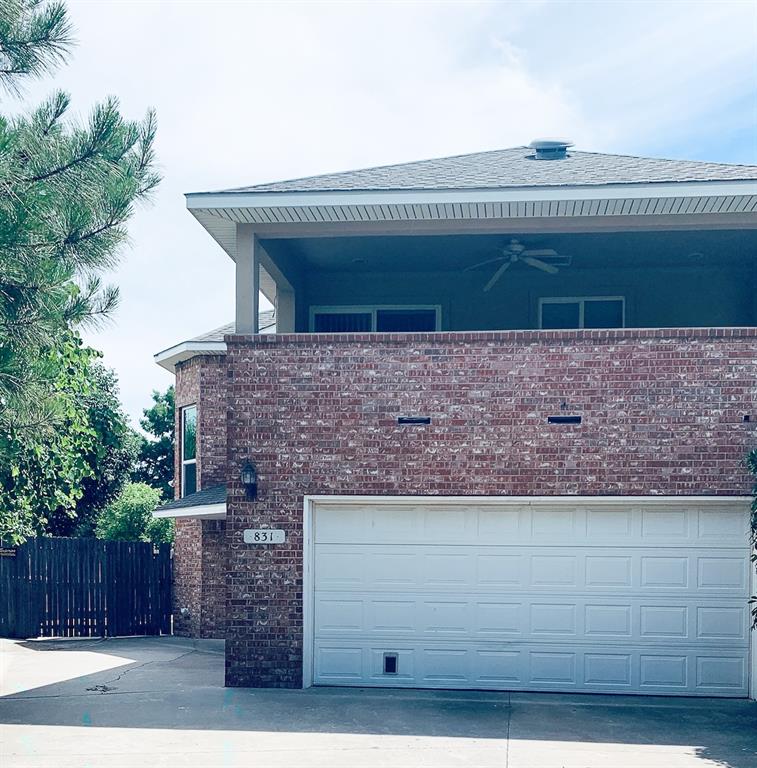831 Rambling Oaks Drive Property Photo 1