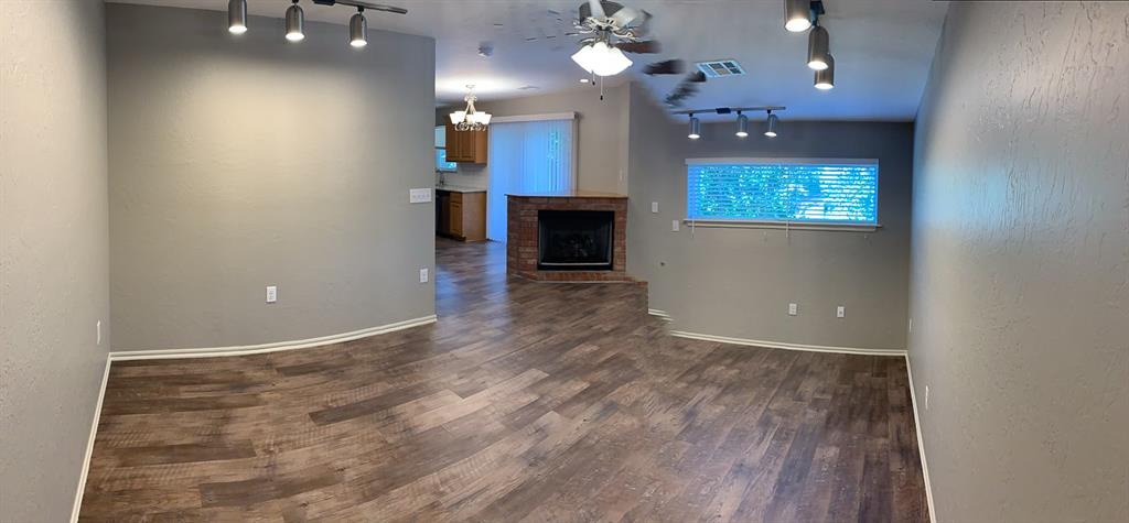 831 Rambling Oaks Drive Property Photo 3