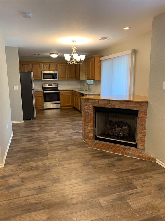 831 Rambling Oaks Drive Property Photo 4