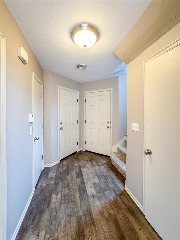 831 Rambling Oaks Drive Property Photo 4