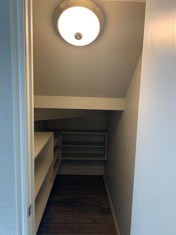 831 Rambling Oaks Drive Property Photo 6