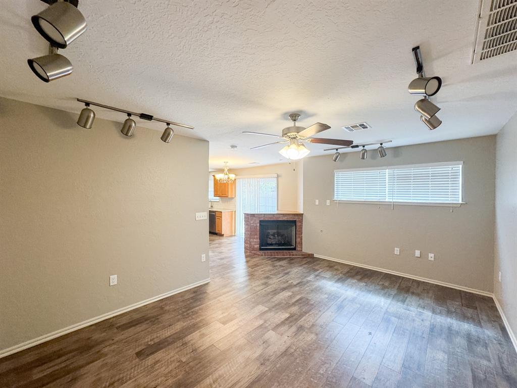 831 Rambling Oaks Drive Property Photo 7
