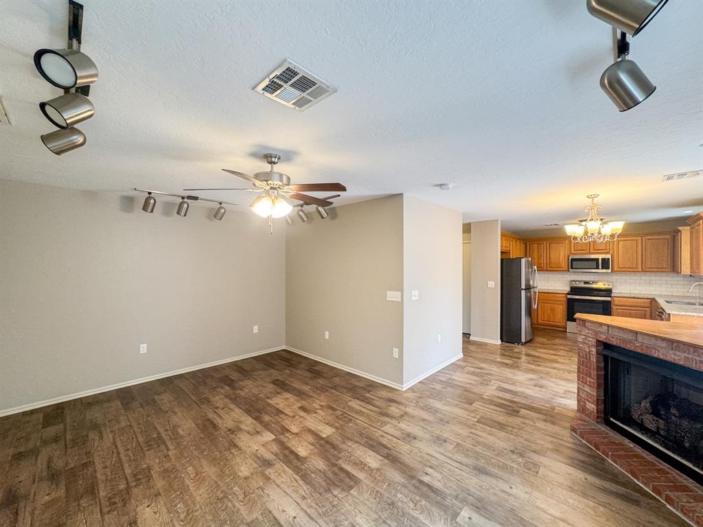 831 Rambling Oaks Drive Property Photo 8