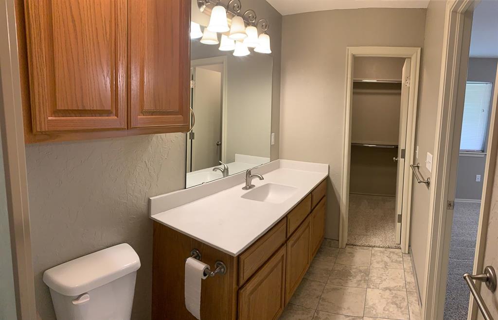 831 Rambling Oaks Drive Property Photo 12