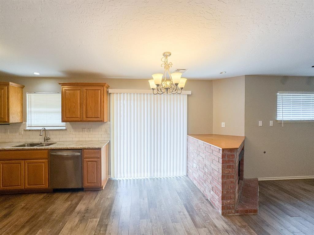 831 Rambling Oaks Drive Property Photo 12