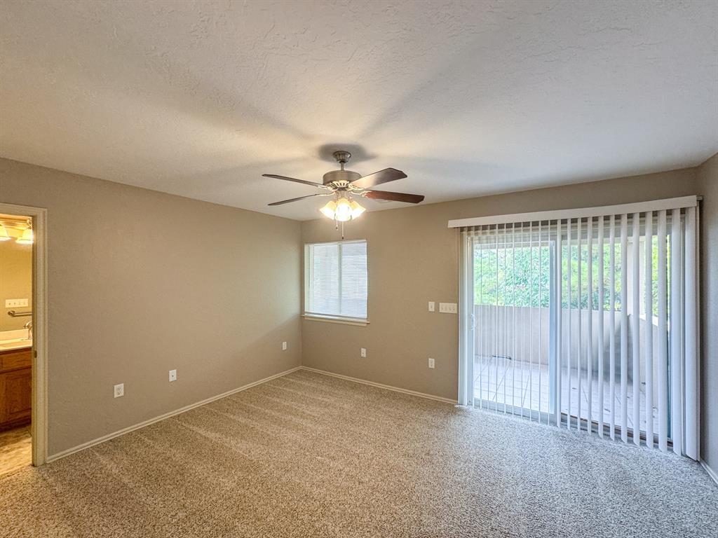 831 Rambling Oaks Drive Property Photo 15