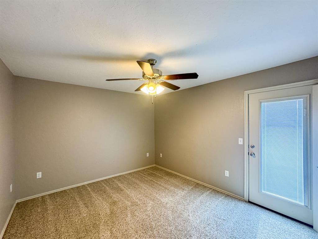 831 Rambling Oaks Drive Property Photo 25