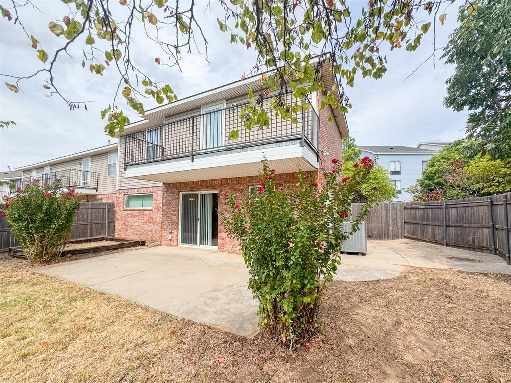 831 Rambling Oaks Drive Property Photo 32