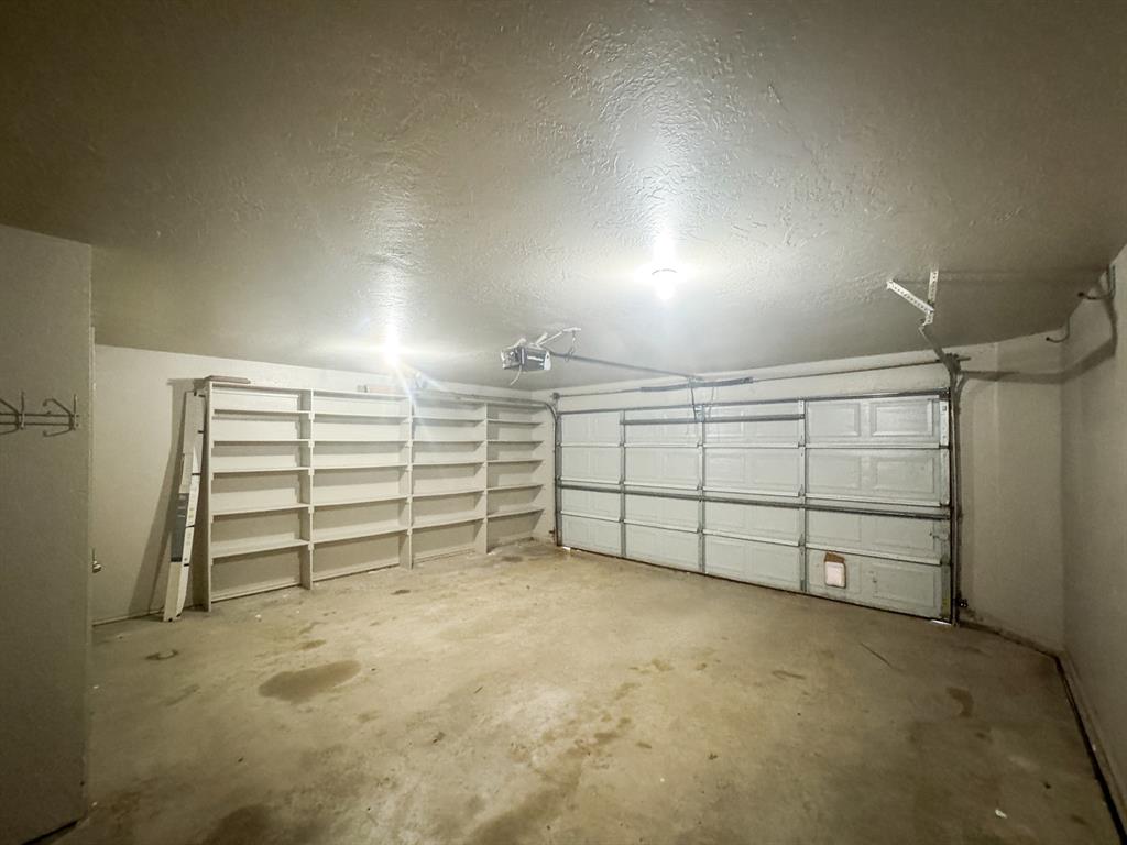 831 Rambling Oaks Drive Property Photo 35