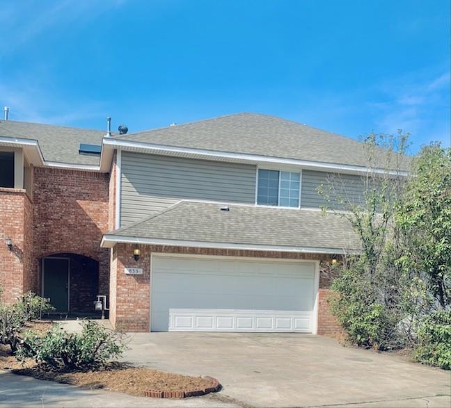 835 Rambling Oaks Drive Property Photo 1
