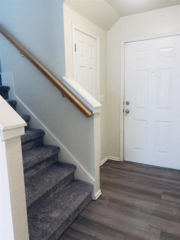 835 Rambling Oaks Drive Property Photo 2